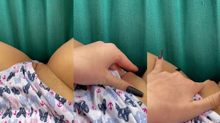 Duds Maionese se divertindo sozinha de um jeito sensual e gemendo de prazer.