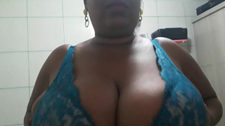 Safada peituda Adora mandar fotos e videos no grupo
