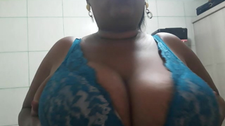 Safada peituda Adora mandar fotos e videos no grupo